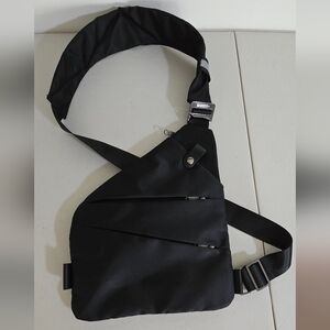 Wander + Sleek Crossbody Black Bag